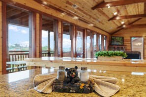 Interior - Splashing Heavenly Retreat- Indoor Pool, Theater, $560 In tickets each paid day (Sevierville)