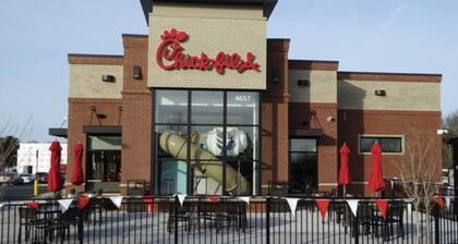 Happy FALL! 🍁🪵🍁🎃🍃🍂Family style home!! Prime location!! Near Christiana Hosp & UD