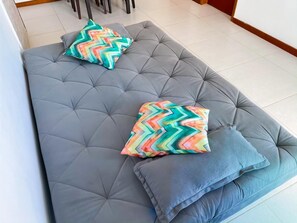 Departamento familiar | Área de sala de estar | Smart TV de 32 pulgadas con canales digitales y televisión 