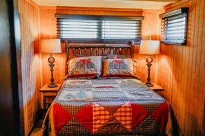 2 bedrooms, desk, iron/ironing board, travel cot