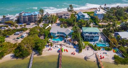 Aquarius South: Luxe 10BR/6BA , w/ heated swimming pool+spa, private dock & more