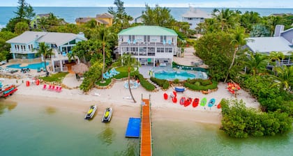 Aquarius South: Luxe 10BR/6BA , w/ heated swimming pool+spa, private dock & more