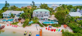 Aquarius South: Luxe 10BR/6BA , w/ heated swimming pool+spa, private dock & more