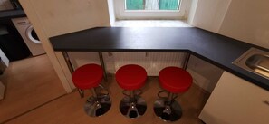 Dining - Modern living in a perfect location! (Essen)