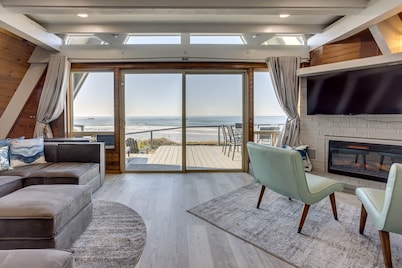 Ocean Front with Spectacular Ocean Views! A Frame Sleeps 6 in Seal Rock!
