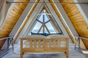 4 bedrooms, desk, iron/ironing board, free WiFi