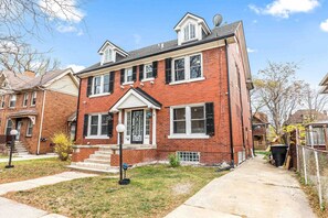 Exterior - North End Treasure. Beautiful 2 bedroom apartment (Detroit)