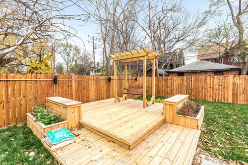 North End Treasure. Beautiful 2 bedroom apartment