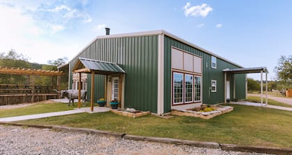 Brazos River Lodge on 15 acres