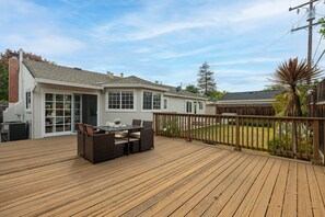 Outdoor dining - Charming and Bright 3Br home in San Jose (San Jose)