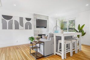 TV, fireplace, offices