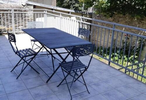 CHE F3 gauche Terrasse jardin barbecue hypercentre wifi