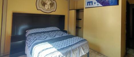 Standard Room | Soundproofing, free WiFi, bed sheets