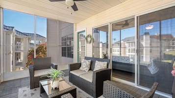 Condo, varias camas, balcón, vista al jardín (Brookside Retreat) | Terraza o patio