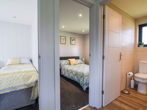 2 habitaciones, decoración personalizada y muebles diferentes 