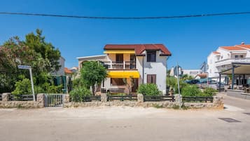 Estudio (Studio Apartment with Terrace and Sea) | Exterior