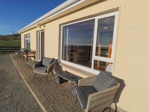 Terrace/patio - Castle Demesne House (Clifden)