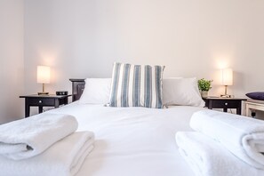 3 bedrooms, laptop workspace, iron/ironing board, bed sheets