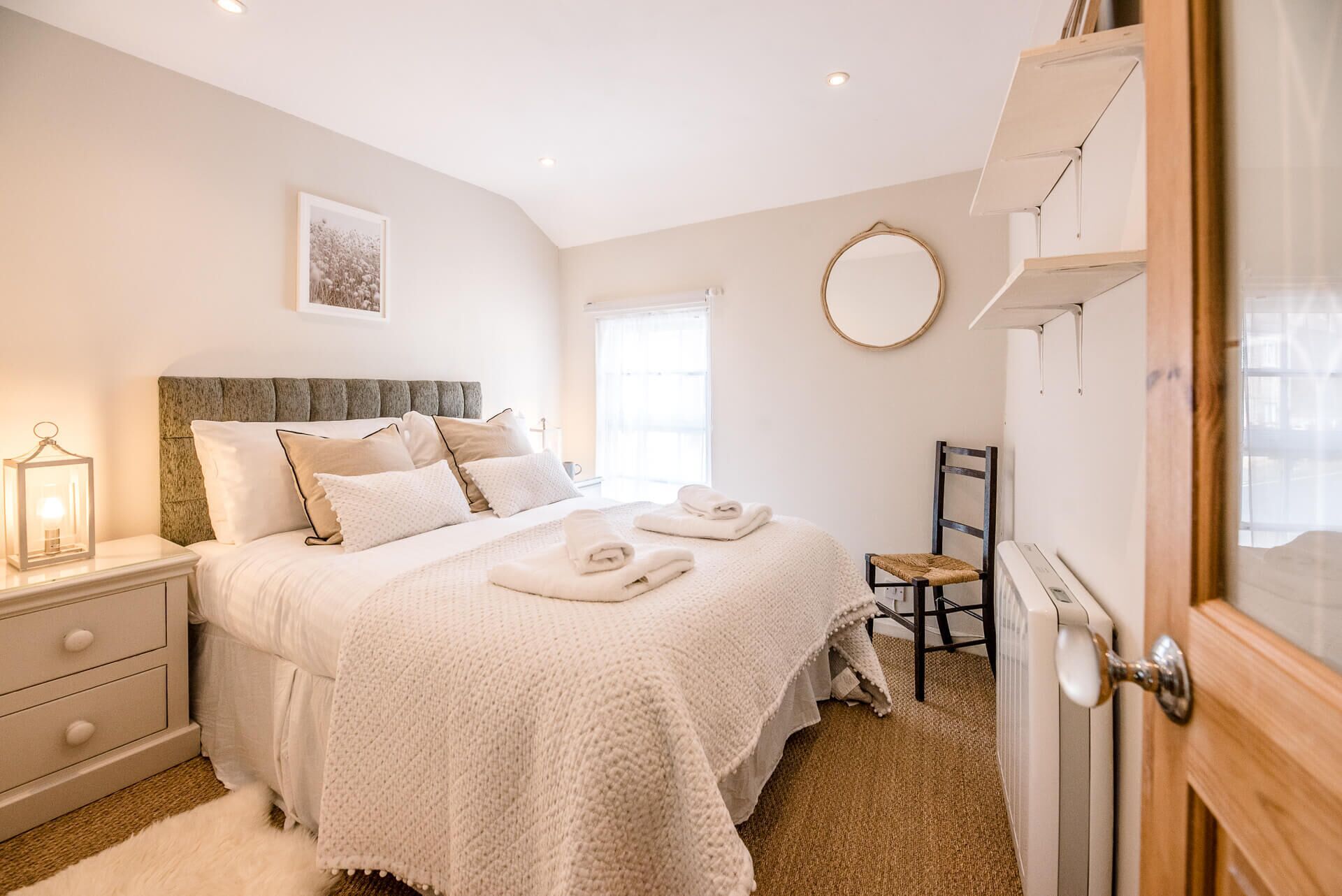 2 bedrooms, laptop workspace, iron/ironing board, bed sheets