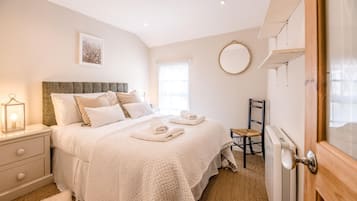 2 bedrooms, laptop workspace, iron/ironing board, bed sheets