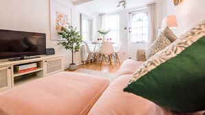 TV - Holly Cottage (Bury St Edmunds)