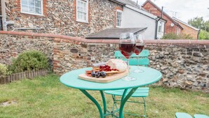 Outdoor dining - Holly Cottage (Bury St Edmunds)
