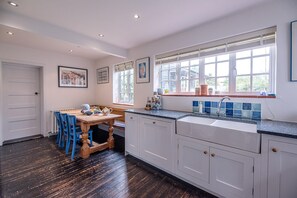 Microwave, oven, stovetop, dishwasher - Sol Backen (Aldeburgh)
