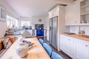 Microwave, oven, stovetop, dishwasher - Sol Backen (Aldeburgh)