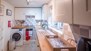 Private kitchen - Library Cottage, Marlesford (Woodbridge)