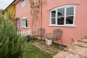 Terrace/patio - Library Cottage, Marlesford (Woodbridge)