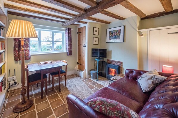 TV, fireplace - Library Cottage, Marlesford (Woodbridge)