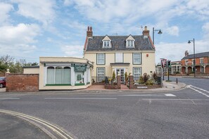 Exterior - Coachman's Cottage, Wrentham (Beccles)