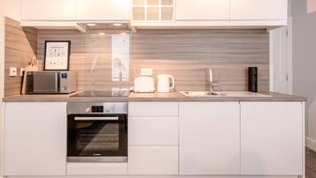 Microwave, oven, stovetop, cookware/dishes/utensils