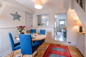 Dining - A Delightful Coastal Cottage (Aldeburgh)