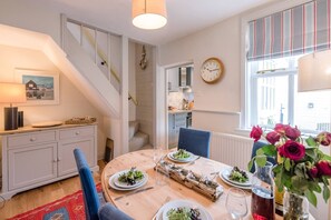 Dining - A Delightful Coastal Cottage (Aldeburgh)