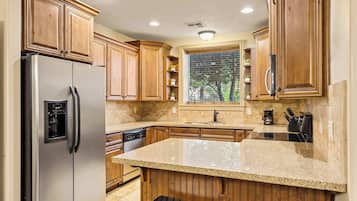 Condo, 1 King Bed with Sofa bed, Patio, Mountain View (Sweet Retreat) | Private kitchen | Fridge, microwave, oven, stovetop