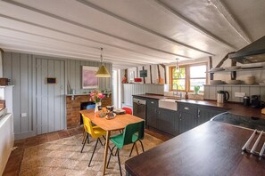 Microwave, stovetop, dishwasher, cookware/dishes/utensils - Larkspur Cottage Brundish Air Manage Suffolk (Woodbridge)