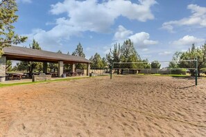 Sports court - New! Eagle Crest ~ Private Home ~ Resort Access ~ Single Level (Redmond)