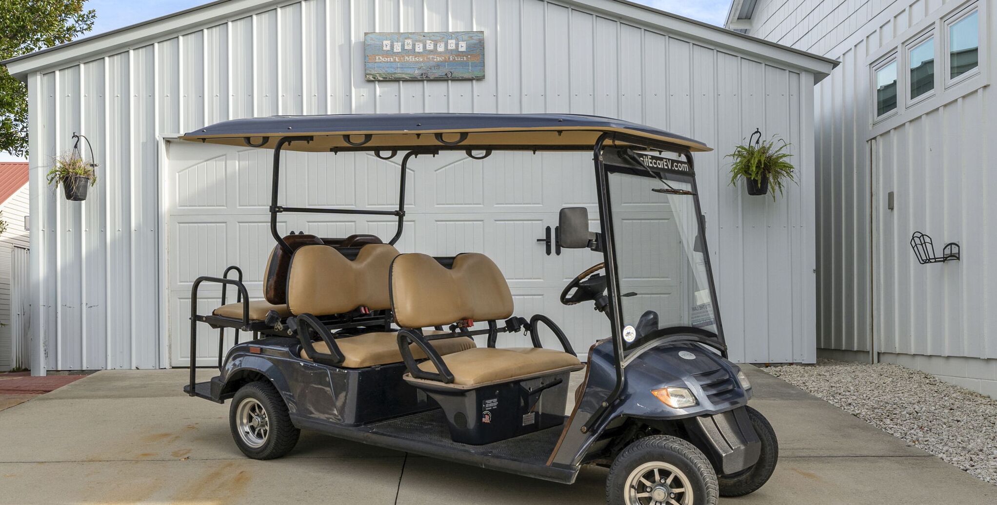 Quaint Cottage for 6 with GOLF CART INCLUDED!