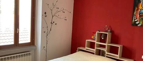 1 bedroom, desk, WiFi, bed sheets