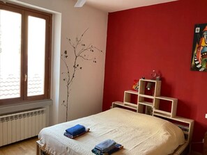 1 室のベッドルーム、デスク、WiFi、ベッドシーツ