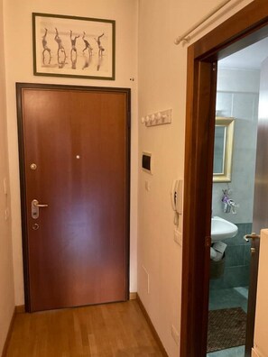 Dusche, Haartrockner, Bidet, Handtücher