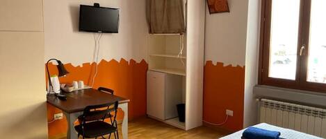 1 Schlafzimmer, Schreibtisch, WLAN, Bettwäsche