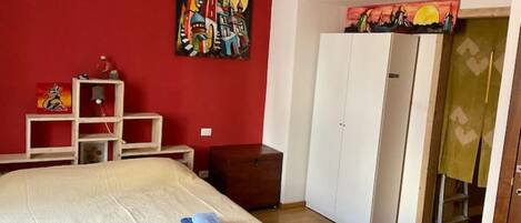 1 Schlafzimmer, Schreibtisch, WLAN, Bettwäsche