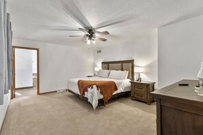 3 camere, una scrivania, ferro/asse da stiro, culla da viaggio