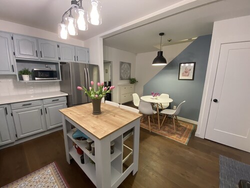 Upper Beaches Family Gem w/ private gym, huge backyard and parking