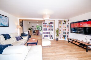 Télévision, cheminée