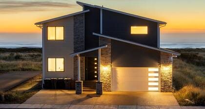 Beachfront • Hot Tub + Games • Sleeps 14 + Pets • 2 Min Walk to Private Beach