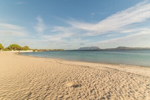 Beach nearby - Holiday Home "Villa Rosa sul Mare" with Sea View, Terraces & Wi-Fi (Olbia)
