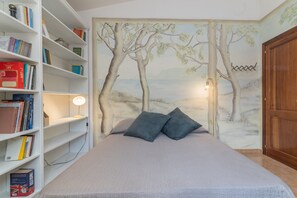 4 bedrooms, desk, iron/ironing board, free WiFi